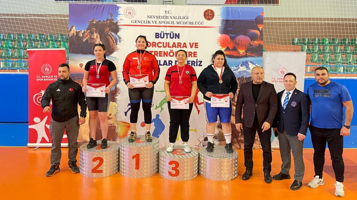 Okulumuz Öğrencisi Tuğçe Kaygusuz Türkiye Halter Şampiyonu  Oldu